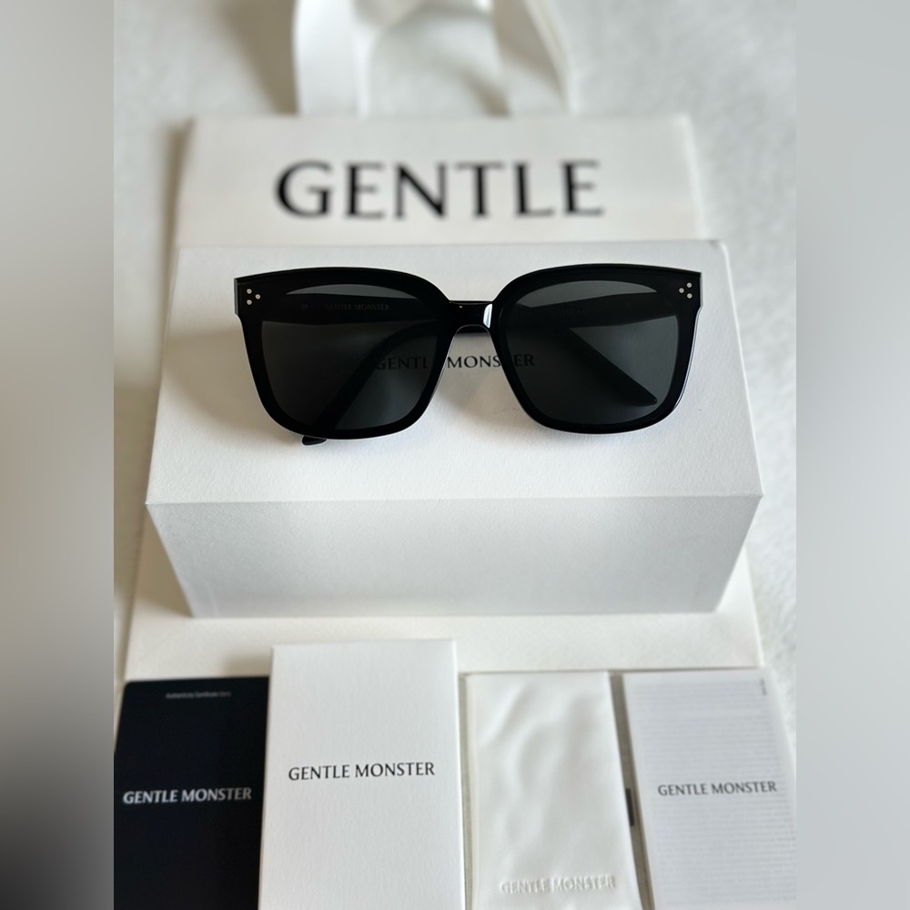 GENTLE MONSTER Dear01